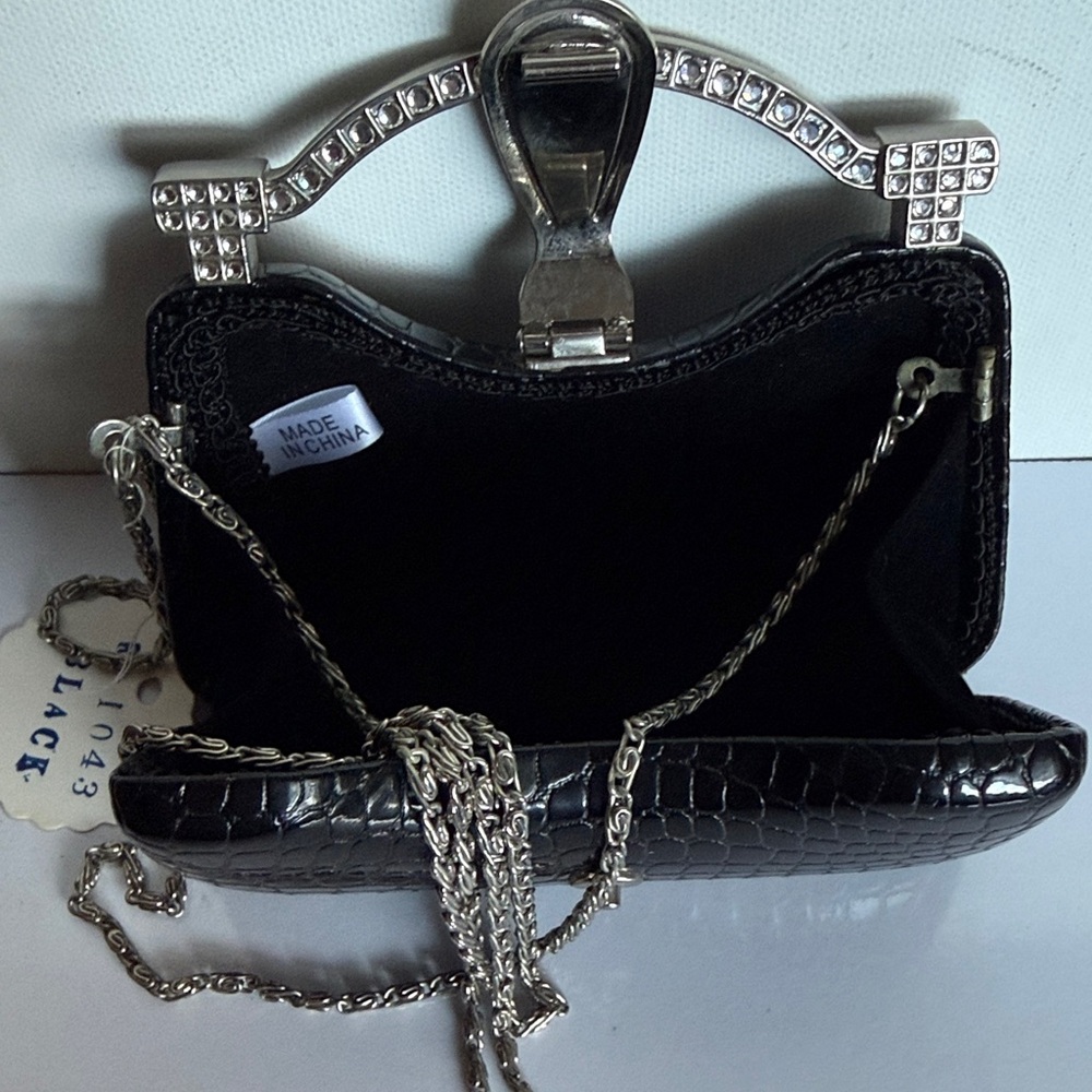 Chic Black Crocodile-Patterned Mini Purse with Silver Handle - Picture 3 of 9